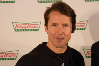 Frankfurt, Germany. 23th Oct, 2017. British Singer-Songwriter James Blunt (* 1974)  takes a short stop from his Germany tour to visit the opening of the very first Krispy Kreme Doughnuts shop in Germany. The PopUp shop is open for only two weeks unti clipart