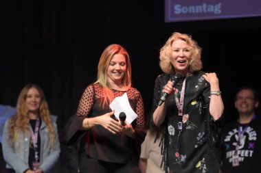 Bonn, Almanya. 20 Ekim 2017. Leslie Easterbrook (* 1949), bize oyuncu, Fearcon, Maritim Hotel Bonn 20-22nd Ekim 2017 arasında yer alan bir korku fan kongre açılış töreni aşamada girme.