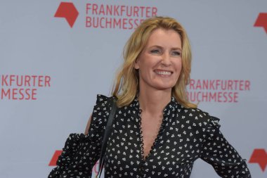 Frankfurt, Almanya. 10 Ekim, 2017. Maria Furtwaengler (* 1966), Alman oyuncu, kırmızı halı üzerinde Frankfurt Bookfair için gelen / Buchmesse Frankfurt Frankfurt/Main oteli Salı, 10 Ekim 2017 Açılış töreni 2017