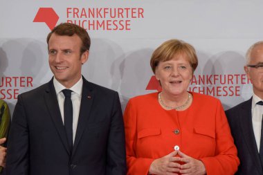 Frankfurt, Almanya. 10 Ekim, 2017. Fransız Başkan Emmanuel Macron ve Alman şansölye Angela Merkel, Frankfurt Bookfair / Buchmesse Frankfurt 2017 Açılış töreni