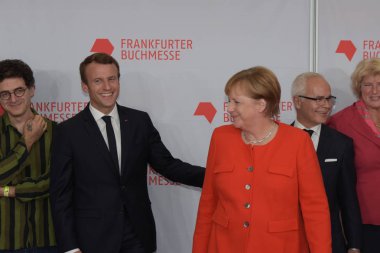 Frankfurt, Almanya. 10 Ekim, 2017. Fransız Başkan Emmanuel Macron ve Alman şansölye Angela Merkel, Frankfurt Bookfair / Buchmesse Frankfurt 2017 Açılış töreni
