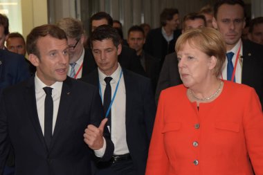 Frankfurt, Almanya. 10 Ekim, 2017. Fransız Başkan Emmanuel Macron ve Alman şansölye Angela Merkel, Frankfurt Bookfair / Buchmesse Frankfurt 2017 Açılış töreni