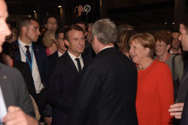 Frankfurt, Almanya. 10 Ekim, 2017. Fransız Başkan Emmanuel Macron ve Alman şansölye Angela Merkel, Frankfurt Bookfair / Buchmesse Frankfurt 2017 Açılış töreni