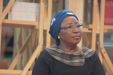 Frankfurt, Almanya. 11 Ekim, 2017. Monique Ilboudo (* 1959), yazar ve insan hakları savunucusu Prix des cinq kıta de la Frankofon'un, Frankfurt Bookfair, Burkina Faso, üzerinden / Buchmesse Frankfurt