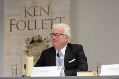 Frankfurt, Almanya. 11 Ekim, 2017. Ken Follett, yangın A sütun için uluslararası basın toplantısında İngiliz çok satan yazar / Das Fundament der Ewigkeit, Frankfurt Bookfair / Buchmesse Frankfurt 2017
