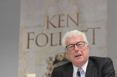 Frankfurt, Almanya. 11 Ekim, 2017. Ken Follett, yangın A sütun için uluslararası basın toplantısında İngiliz çok satan yazar / Das Fundament der Ewigkeit, Frankfurt Bookfair / Buchmesse Frankfurt 2017