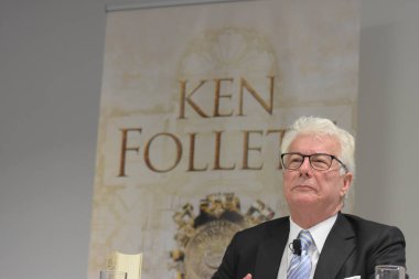 Frankfurt, Almanya. 11 Ekim, 2017. Ken Follett, yangın A sütun için uluslararası basın toplantısında İngiliz çok satan yazar / Das Fundament der Ewigkeit, Frankfurt Bookfair / Buchmesse Frankfurt 2017