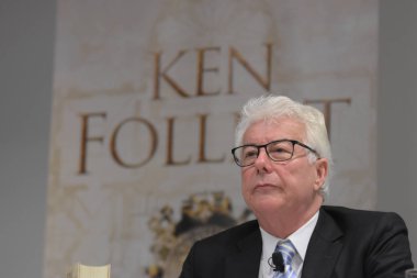 Frankfurt, Almanya. 11 Ekim, 2017. Ken Follett, yangın A sütun için uluslararası basın toplantısında İngiliz çok satan yazar / Das Fundament der Ewigkeit, Frankfurt Bookfair / Buchmesse Frankfurt 2017