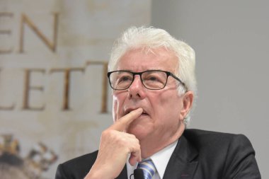 Frankfurt, Almanya. 11 Ekim, 2017. Ken Follett, yangın A sütun için uluslararası basın toplantısında İngiliz çok satan yazar / Das Fundament der Ewigkeit, Frankfurt Bookfair / Buchmesse Frankfurt 2017