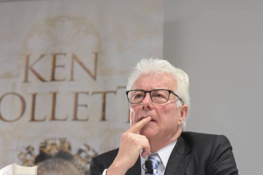 Frankfurt, Almanya. 11 Ekim, 2017. Ken Follett, yangın A sütun için uluslararası basın toplantısında İngiliz çok satan yazar / Das Fundament der Ewigkeit, Frankfurt Bookfair / Buchmesse Frankfurt 2017