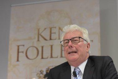 Frankfurt, Almanya. 11 Ekim, 2017. Ken Follett, yangın A sütun için uluslararası basın toplantısında İngiliz çok satan yazar / Das Fundament der Ewigkeit, Frankfurt Bookfair / Buchmesse Frankfurt 2017