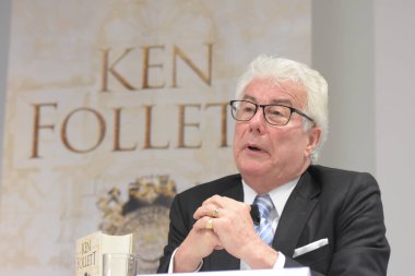 Frankfurt, Almanya. 11 Ekim, 2017. Ken Follett, yangın A sütun için uluslararası basın toplantısında İngiliz çok satan yazar / Das Fundament der Ewigkeit, Frankfurt Bookfair / Buchmesse Frankfurt 2017
