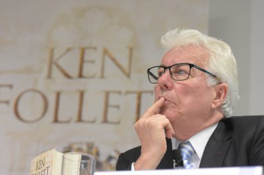 Frankfurt, Almanya. 11 Ekim, 2017. Ken Follett, yangın A sütun için uluslararası basın toplantısında İngiliz çok satan yazar / Das Fundament der Ewigkeit, Frankfurt Bookfair / Buchmesse Frankfurt 2017