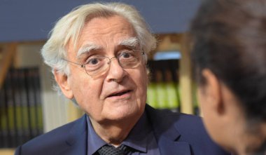 Frankfurt, Almanya. 11 Ekim, 2017. Bernard Pivot (* 1935), Fransız gazeteci, görüşmeci ve Fransız kültürel televizyon programlarına, Frankfurt Bookfair Prix Goncourt Ödülü aldı Prix Goncourt panelde dizi / Buchmesse Frankfurt 2017 