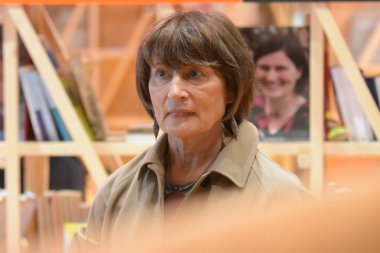 Frankfurt, Almanya. 11 Ekim, 2017. Catherine Millet, Fransız yazar, sanat eleştirmeni, küratör, kurucusu ve editörü Frankfurt Bookfair adlı dergi sanat basın / Buchmesse Frankfurt 2017