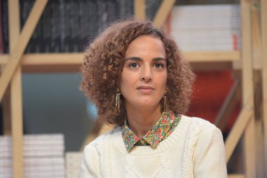 Frankfurt, Almanya. 11 Ekim, 2017. Leila Slimani (* 1981), Fransız-Fas yazar ve Incipit de gazeteci! Frankfurt Bookfair panelde / Buchmesse Frankfurt 2017