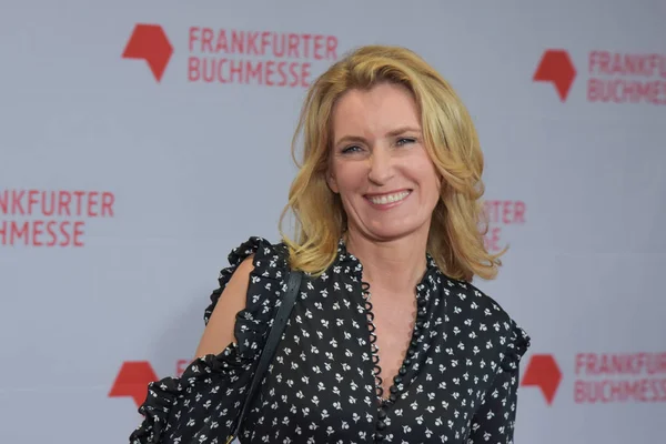 Frankfurt, Almanya. 10 Ekim, 2017. Maria Furtwaengler (* 1966), Alman oyuncu, kırmızı halı üzerinde Frankfurt Bookfair için gelen / Buchmesse Frankfurt Frankfurt/Main oteli Salı, 10 Ekim 2017 Açılış töreni 2017