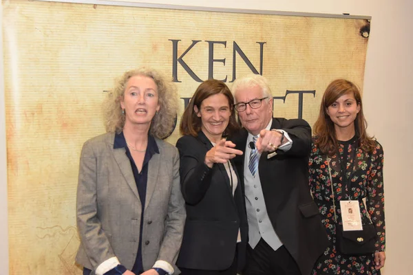 Frankfurt, Almanya. 11 Ekim, 2017. Ken Follett, yangın A sütun için uluslararası basın toplantısında İngiliz çok satan yazar / Das Fundament der Ewigkeit, Frankfurt Bookfair / Buchmesse Frankfurt 2017