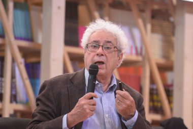 Frankfurt, Almanya. 13 Ekim, 2017.Luc Boltanski (* 1940), Fransız sosyolog, Avrupa laboratuvar masasında, Konuk, onur 2017, Frankfurt Bookfair adlı / Buchmesse Frankfurt 2017