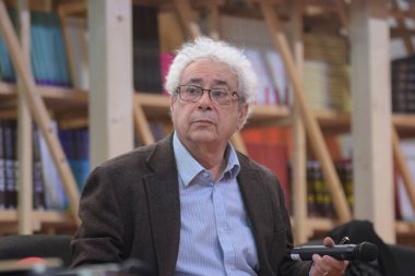 Frankfurt, Almanya. 13 Ekim, 2017.Luc Boltanski (* 1940), Fransız sosyolog, Avrupa laboratuvar masasında, Konuk, onur 2017, Frankfurt Bookfair adlı / Buchmesse Frankfurt 2017