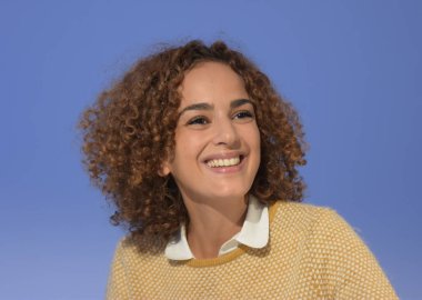 Frankfurt, Almanya. 13 Ekim, 2017. Leila Slimani (* 1981), Fransız-Fas yazar ve gazeteci, sonra ona röportaj Frankfurt Bookfair 'Blaues Divan' in / Buchmesse Frankfurt 2017