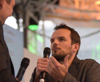 Frankfurt, Germany. 13th Oct, 2017. Steffen Henssler (* 1972), chef and tv host - Grill den Henssler, Schlag den Henssler - presenting book 'Grill den Henssler' at Frankfurt Bookfair / Buchmesse Frankfurt 2017