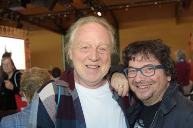 Frankfurt, Almanya. 14 Ekim, 2017. Juergen Leber, çevirmen (Asteriks kendir sürüm) ile Hennes Bender (* 1968), Alman komedyen, aktör ve seslendirme sanatçısı, Frankfurt Bookfair adlı / Buchmesse Frankfurt 2017