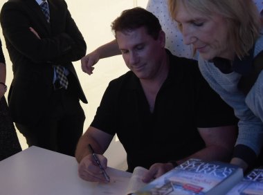 Frankfurt, Almanya. 14 Ekim, 2017. Nicholas Sparks (* 1965), bize yazar, bir kitap Frankfurt Bookfair imza at / Buchmesse Frankfurt 2017