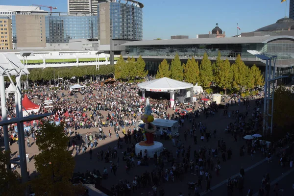 Frankfurt Alemanha Outubro 2017 Impressões Agora Lotado Luz Sol Frankfurt — Fotografia de Stock