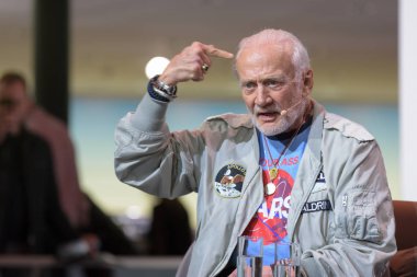 Frankfurt, Almanya. 15 Eylül, 2017. Buzz Aldrin, astronot, yolları Bisiklete binme hakkında konuşan Apollo 11, mars: alan, yer alan Mercedes Benz 