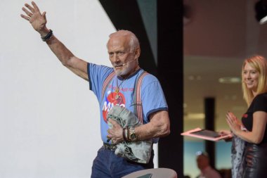 Frankfurt, Almanya. 15 Eylül, 2017. Buzz Aldrin, astronot, yolları Bisiklete binme hakkında konuşan Apollo 11, mars: alan, yer alan Mercedes Benz 
