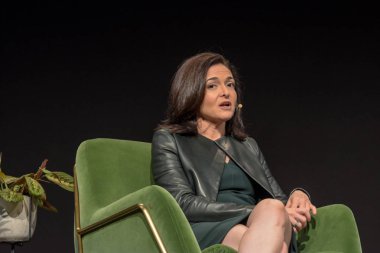 Frankfurt, Almanya. 15 Eylül, 2017. Sheryl Sandberg (Facebook Coo) ve Dieter Zetsche (Ceo Daimler Ag) kültür, liderlik ve yenilik, alarak Mercedes Benz 