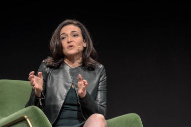 Frankfurt, Almanya. 15 Eylül, 2017. Sheryl Sandberg (Facebook Coo) ve Dieter Zetsche (Ceo Daimler Ag) kültür, liderlik ve yenilik, alarak Mercedes Benz 