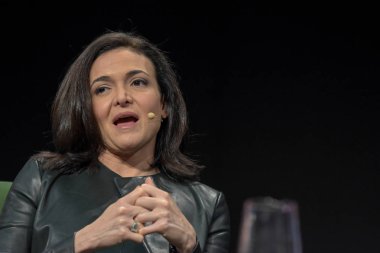 Frankfurt, Almanya. 15 Eylül, 2017. Sheryl Sandberg (Facebook Coo) ve Dieter Zetsche (Ceo Daimler Ag) kültür, liderlik ve yenilik, alarak Mercedes Benz 