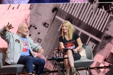 Frankfurt, Almanya. 15 Eylül, 2017. Buzz Aldrin, astronot, yolları Bisiklete binme hakkında konuşan Apollo 11, mars: alan, yer alan Mercedes Benz 