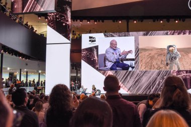 Frankfurt, Almanya. 15 Eylül, 2017. Buzz Aldrin, astronot, yolları Bisiklete binme hakkında konuşan Apollo 11, mars: alan, yer alan Mercedes Benz 