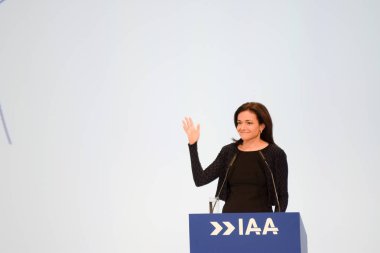 Frankfurt, Almanya. 14 Eylül, 2017. Sheryl Sandberg, Facebook Coo, 67 IAA Uluslararası Otomobil Fuarı Frankfurt/Main'da Tarih Salı, 14th Eylül 2017 Açılış töreninde konuşan