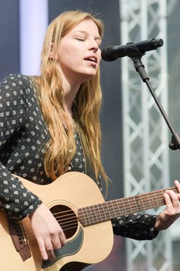 Frankfurt, Almanya. 8 Nisan 2017. Grup Hannah Kah perfornming Musikmesse Frankfurt, Almanya accostic sahnede canlı