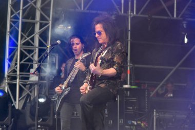 Frankfurt, Almanya. 8 Nisan 2017. Steve Musikmesse Frankfurt, Almanya Merkezi sahnede Gus G. ve Franky Perez ile gerçekleştirme Stevens