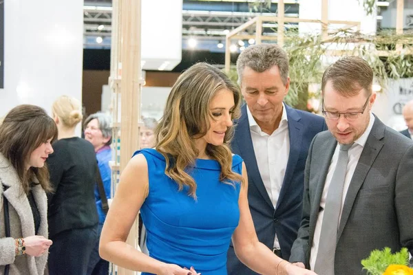 Frankfurt Alemanha Fevereiro 2017 Ambiente Atriz Modelo Elizabeth Hurley Royals — Fotografia de Stock