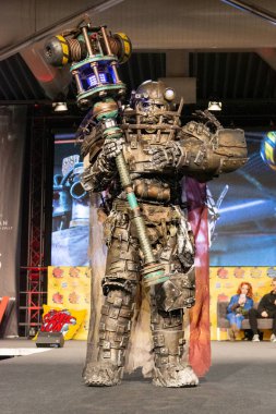 Dortmund, Almanya - 1st Aralık 2018: Cosplayer çorak Weber karakter Fallout güç zırhından Fallout (oyun) Alman Comic Con Dortmund, bir iki gün fan kongre adlı canlandırıyor.