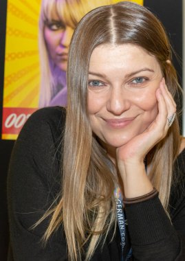 Dortmund, Almanya - 1st Aralık 2018: Ivana Milicevic (* 1974, Boşnak asıllı Amerikalı aktris) Alman Comic Con Dortmund adlı iki günde fan kongre
