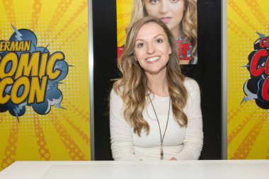 Dortmund, Almanya - 1st Aralık 2018: Maude Hirst (* 1990, İngiliz sinema oyuncusu) Alman Comic Con Dortmund adlı iki günde fan kongre