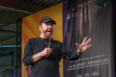 Dortmund, Almanya - 1st Aralık 2018: Chuck Norris (* 1940, Amerikan savaş sanatçısı, aktör, film yapımcısı ve senarist) Alman Comic Con Dortmund adlı iki günde fan kongre
