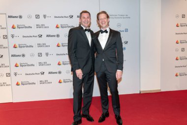 Wiesbaden, Almanya - 2 Şubat 2019: Sven Gerich ve koca topu des spor 2019