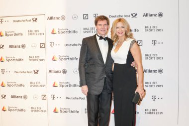 Wiesbaden, Almanya - 2 Şubat 2019: Carsten J. Maschmeyer ve Veronica Ferres topu des spor 2019