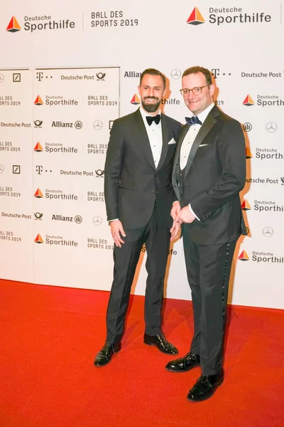 Wiesbaden, Almanya - 2 Şubat 2019: Daniel Funke ve Jens Spahn topu des spor 2019