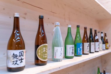 Frankfurt, Almanya. 11 Şubat 2019. Ambiente gösterimler Ticaret Fuarı 2019: Japonya tarzı şişe Sake. Önde gelen bir tüketim malları ticaret daha fazla 4300 katılımcı ve 130.000 + profesyonel ziyaretçiler ile Fuarı Ambiente olduğunu.