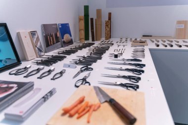 Frankfurt, Almanya. 11 Şubat 2019. Ambiente gösterimler Ticaret Fuarı 2019: bıçak göstermek vasıl Mujun. Önde gelen bir tüketim malları ticaret daha fazla 4300 katılımcı ve 130.000 + profesyonel ziyaretçiler ile Fuarı Ambiente olduğunu.