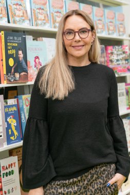 Frankfurt, Almanya. 11 Şubat 2019. Natasha Ochsenknecht (* 1964), model ve yazar, en yeni çocuk kitabı 'Perlinchen' Ambiente Ticaret Fuarı 2019 sunar. Bir önde gelen tüketim malları Fuarı ile birden fazla 4300 katılımcı ve 130.000 Ambiente olduğunu